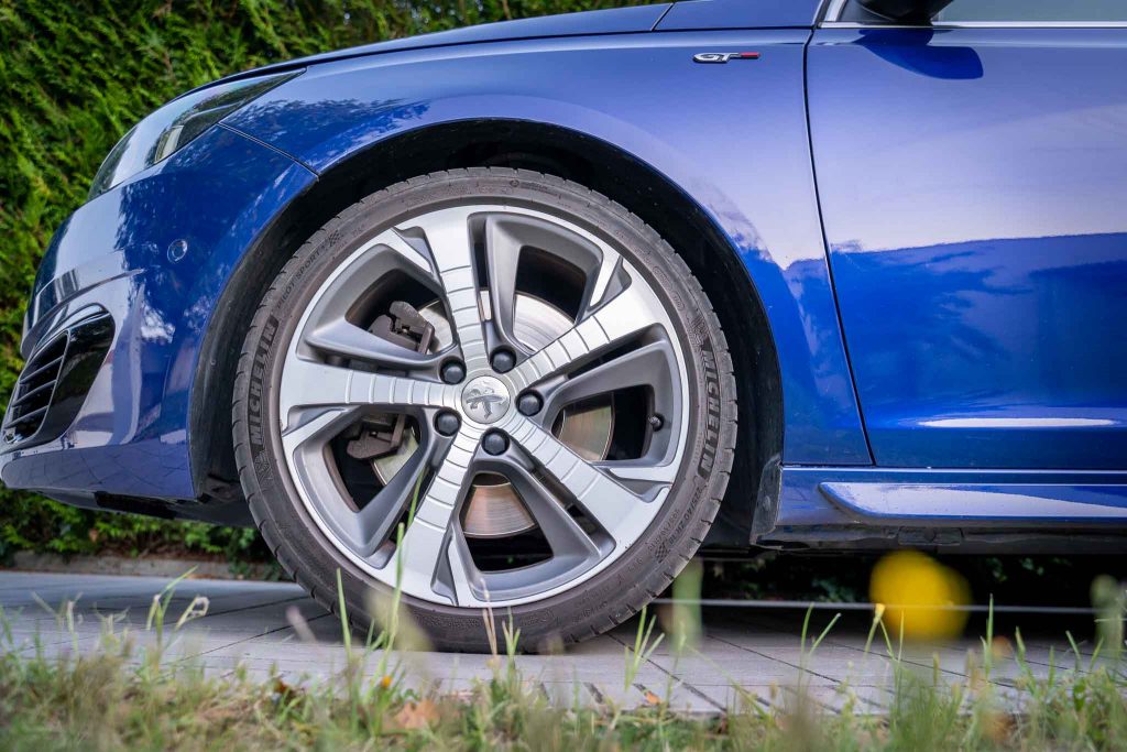 Photos d'une voiture prise par Damien de Labarrière, photographe à Pessac près de Bordeaux en Gironde